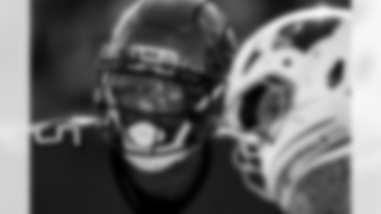 TAMPA, FL - November 30, 2025 - Outside Linebacker Haason Reddick #5 of the Tampa Bay Buccaneers during the game between the Arizona Cardinals and Tampa Bay Buccaneers. The Bucs won the game, 20-17. Photo By Mike Carlson/Tampa Bay Buccaneers