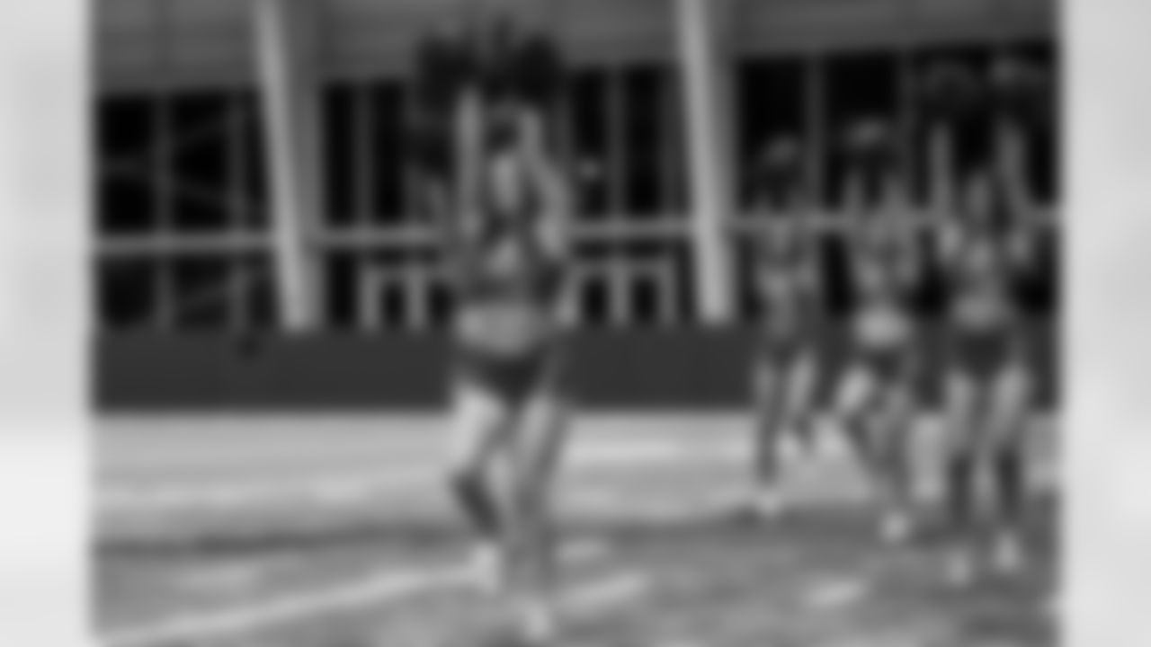 TAMPA, FL - January 02, 2026 - Tampa Bay Buccaneers Cheerleaders field rehearsal at AdventHealth Training Center. Photo By Tori Richman/Tampa Bay Buccaneers