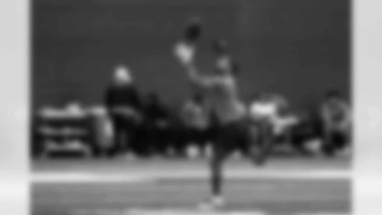 Oregon wide receiver Tez Johnson (15) runs a position drill at the school's NFL Pro Day, Tuesday, March 18, 2025, in Eugene, Ore. (AP Photo/Amanda Loman)