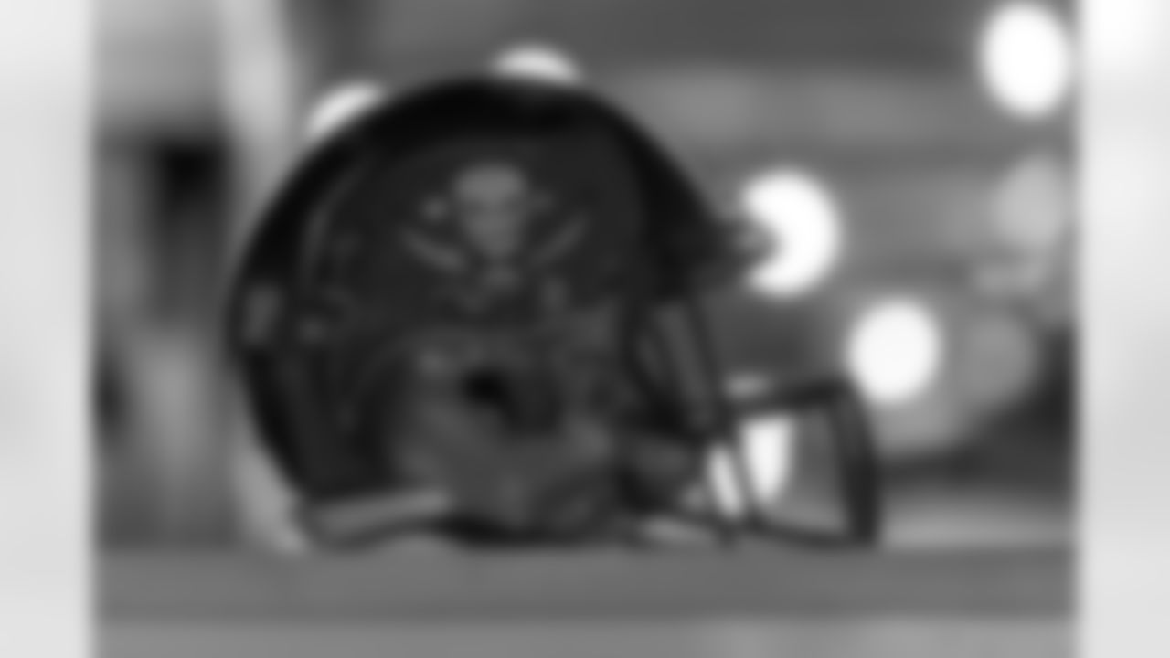 ST. PETERSBURG, FL - November 13, 2025 - "Bucs Run" Raise The Flags event with Pinellas Run Club at Park & Rec in St. Petersburg. Photo By Doug DeFelice/Tampa Bay Buccaneers