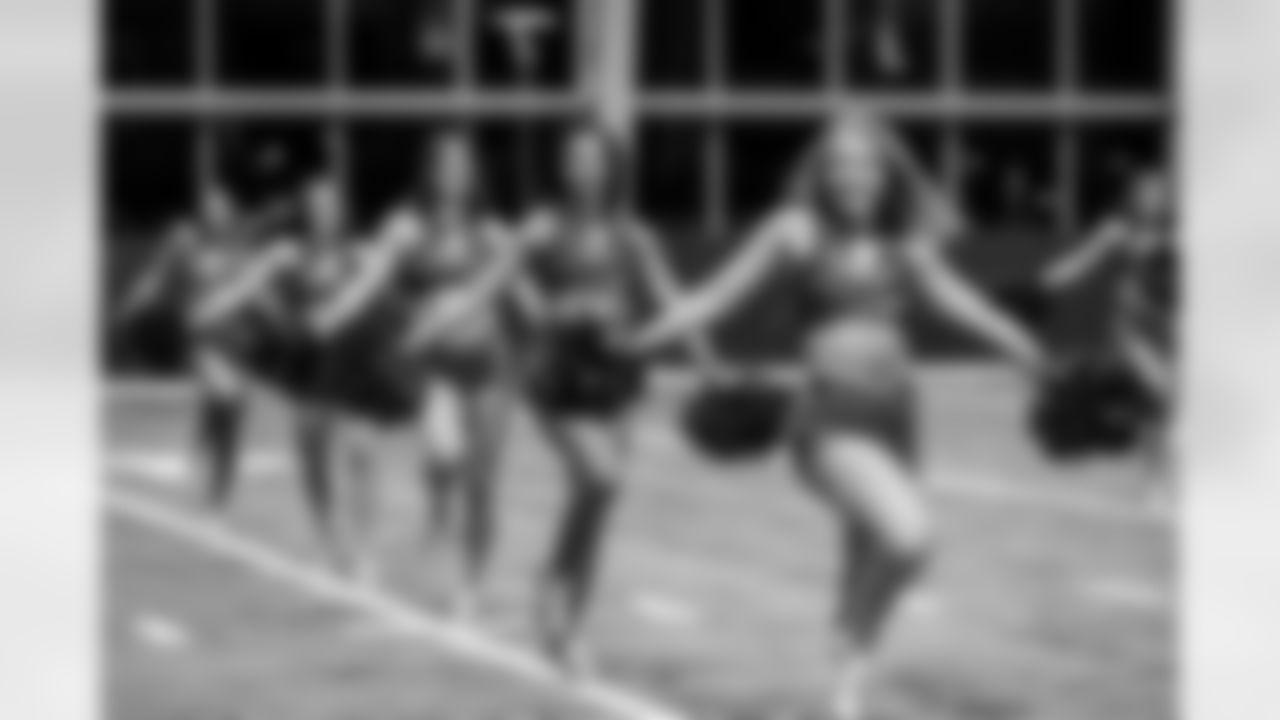 TAMPA, FL - January 02, 2026 - Tampa Bay Buccaneers Cheerleaders field rehearsal at AdventHealth Training Center. Photo By Tori Richman/Tampa Bay Buccaneers