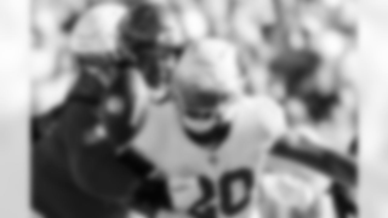 TAMPA, FL - November 30, 2025 - Defensive Tackle Vita Vea #50 of the Tampa Bay Buccaneers during the game between the Arizona Cardinals and Tampa Bay Buccaneers. The Bucs won the game, 20-17. Photo By Doug DeFelice/Tampa Bay Buccaneers