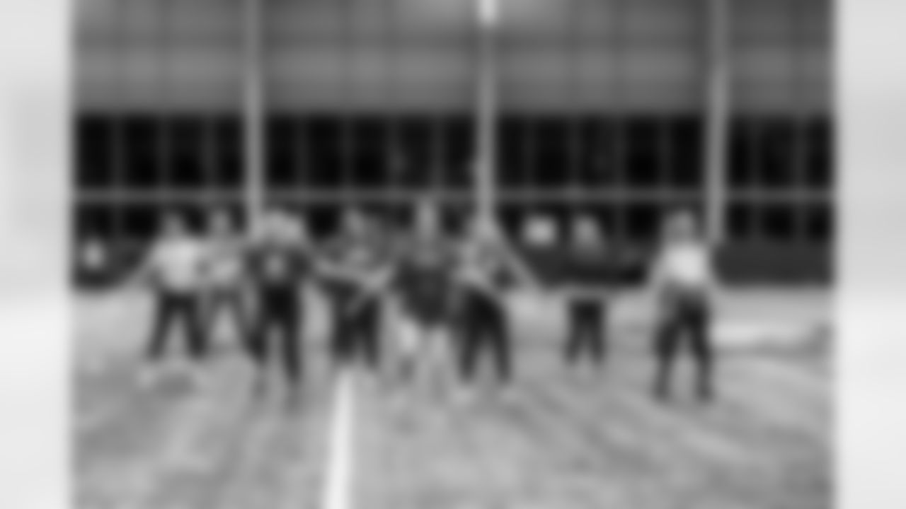 TAMPA, FL - November 19, 2025 - Tampa Bay Buccaneers Cheerleaders and Alumni during Field Rehearsal at AdventHealth Training Center. Photo By Tori Richman/Tampa Bay Buccaneers