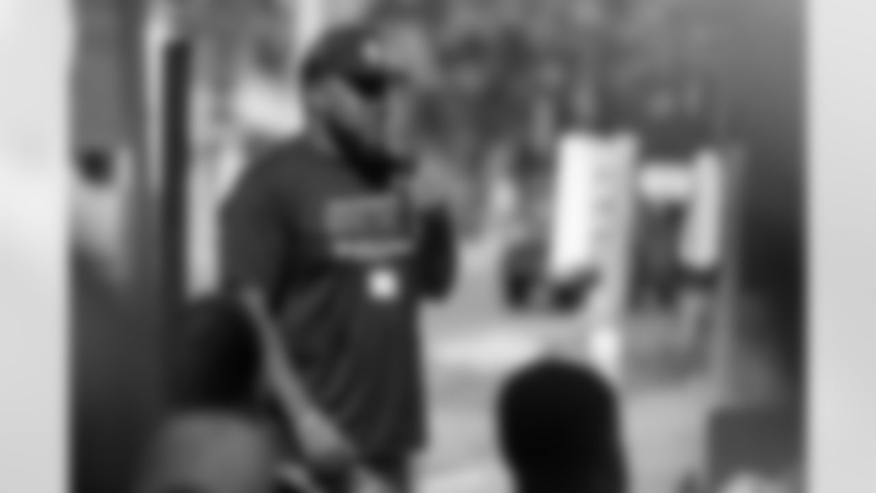 TAMPA, FL - November 18, 2025 - Defensive Lineman C.J. Brewer #52 of the Tampa Bay Buccaneers during a home build with Habitat for Humanity of Tampa Bay Hillsborough. Photo By Doug DeFelice/Tampa Bay Buccaneers