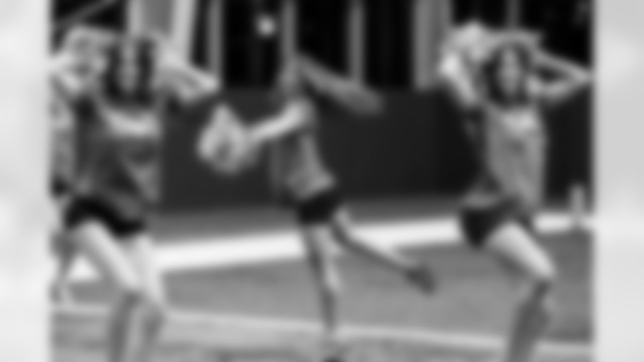 TAMPA, FL - November 06, 2025 - Tampa Bay Buccaneers Cheerleaders during Field Rehearsal at AdventHealth Training Center. Photo By Tori Richman/Tampa Bay Buccaneers