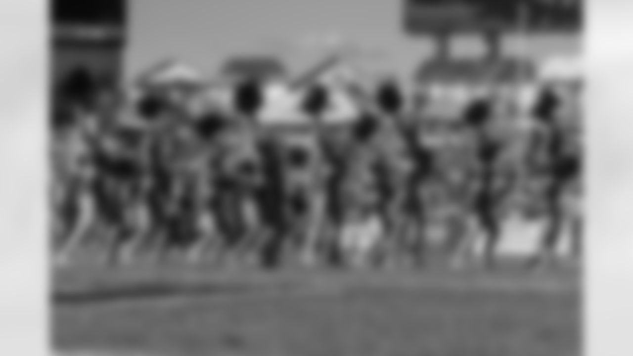 TAMPA, FL - November 30, 2025 - Tampa Bay Buccaneers Cheerleaders during the game between the Arizona Cardinals and Tampa Bay Buccaneers. The Bucs won the game, 20-17. Photo By Mike Carlson/Tampa Bay Buccaneers