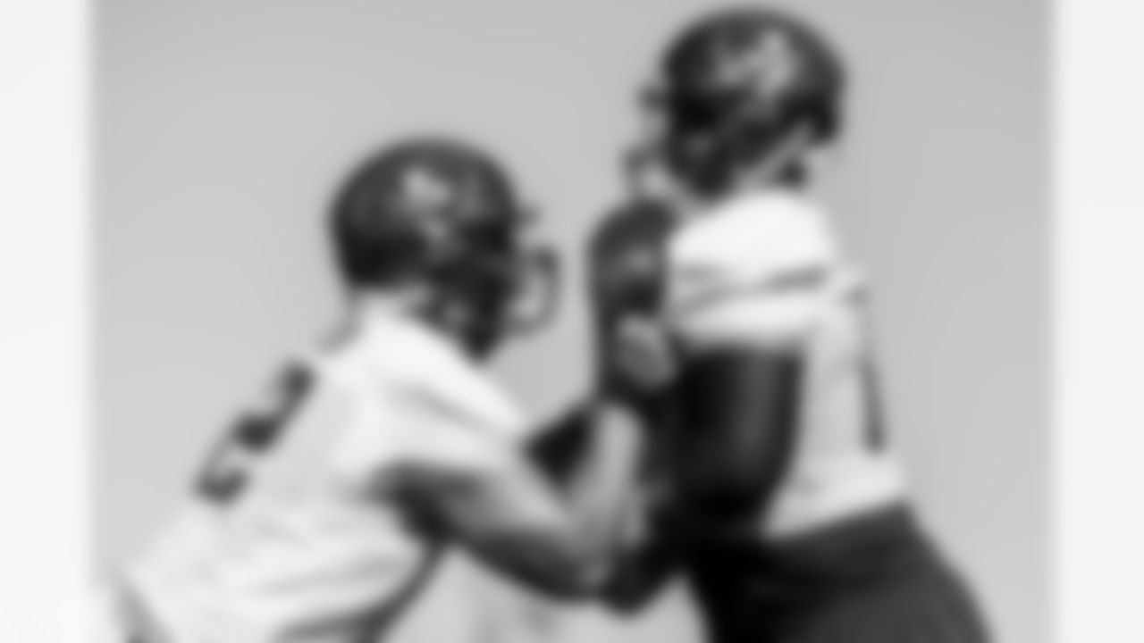 TAMPA, FL - June 12, 2025 - Center Graham Barton #62 and Guard Ben Bredeson #68 of the Tampa Bay Buccaneers during 2025 Minicamp at AdventHealth Training Center. Photo By Tori Richman/Tampa Bay Buccaneers