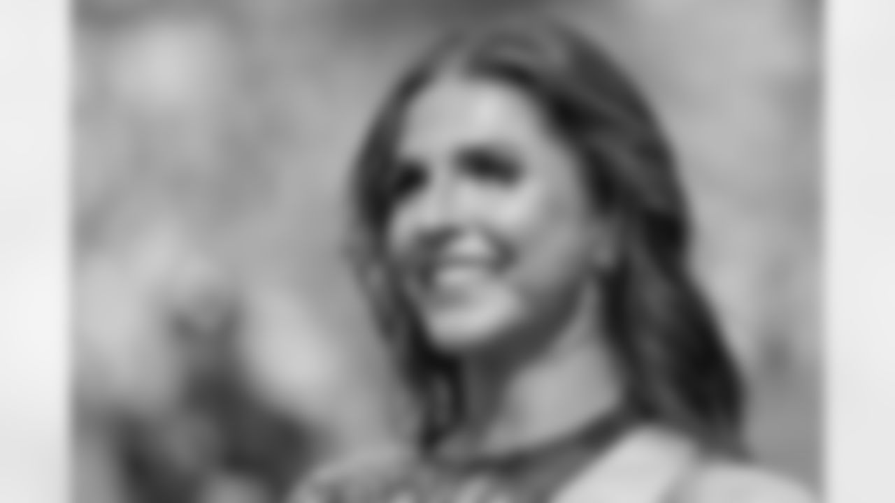 TAMPA, FL - November 09, 2025 - Tampa Bay Buccaneers Cheerleaders during the game between the New England Patriots and Tampa Bay Buccaneers. The Bucs lost the game, 28-23. Photo By Doug DeFelice/Tampa Bay Buccaneers