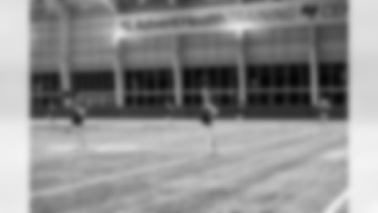 TAMPA, FL - November 20, 2025 - Tampa Bay Buccaneers Cheerleaders during Field Rehearsal at AdventHealth Training Center. Photo By Tori Richman/Tampa Bay Buccaneers