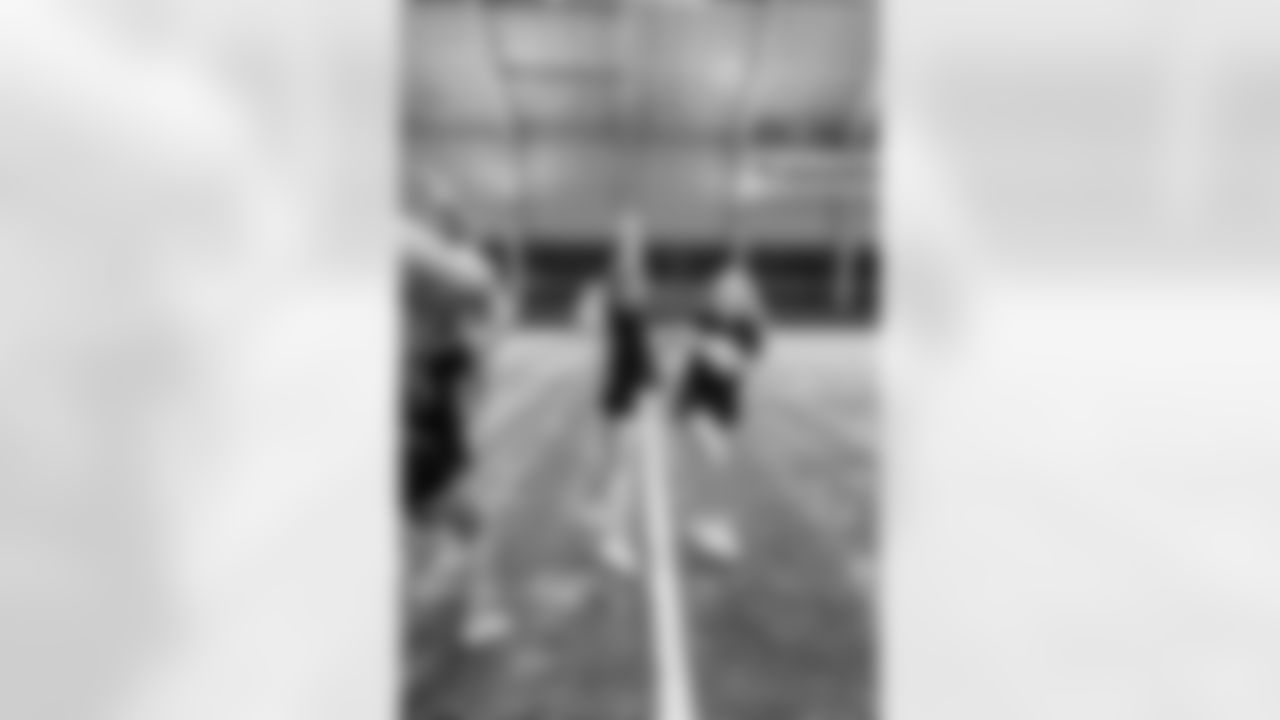 TAMPA, FL - December 04, 2025 - Tampa Bay Buccaneers Cheerleaders field rehearsal at AdventHealth Training Center. Photo By Tori Richman/Tampa Bay Buccaneers