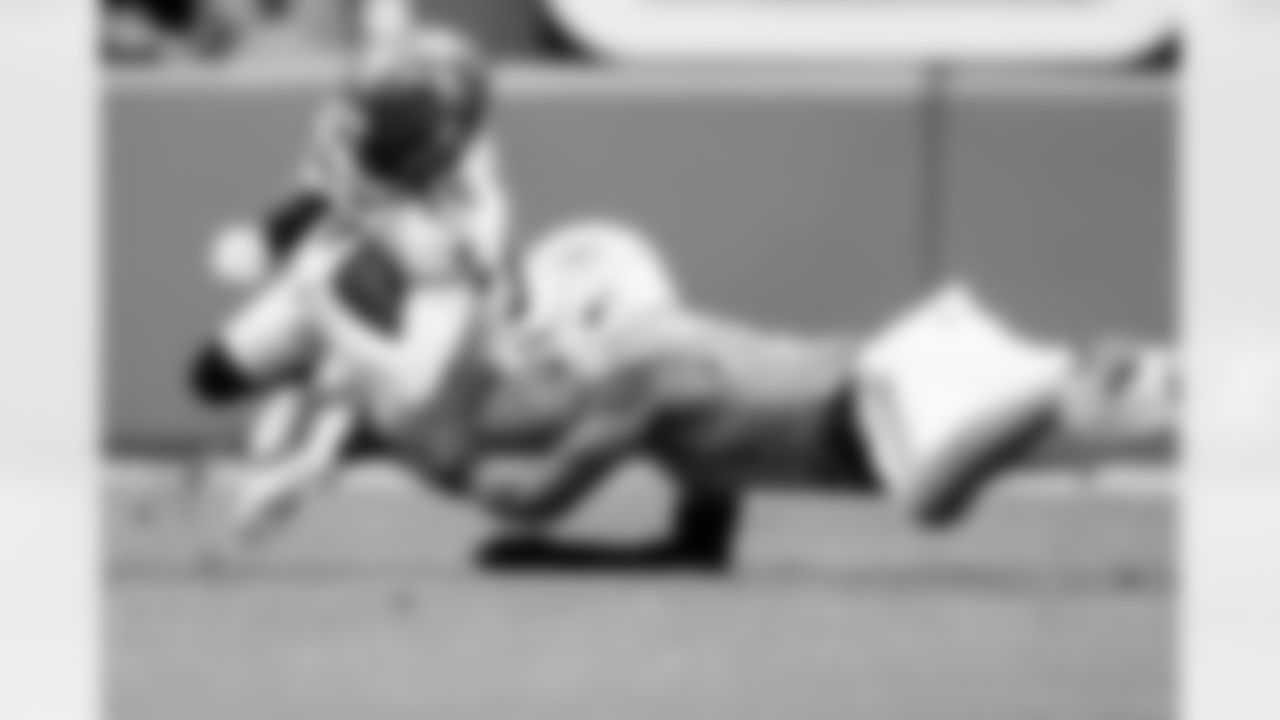 MIAMI GARDENS, FL - December 28, 2025 - Wide Receiver Tez Johnson #15 of the Tampa Bay Buccaneers during the game between the Tampa Bay Buccaneers and Miami Dolphins. The Bucs lost the game, 20-17. Photo By Kyle Zedaker/Tampa Bay Buccaneers