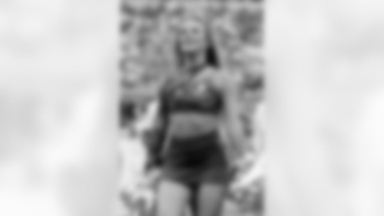 TAMPA, FL - November 09, 2025 - Tampa Bay Buccaneers Cheerleaders during the game between the New England Patriots and Tampa Bay Buccaneers. The Bucs lost the game, 28-23. Photo By Doug DeFelice/Tampa Bay Buccaneers