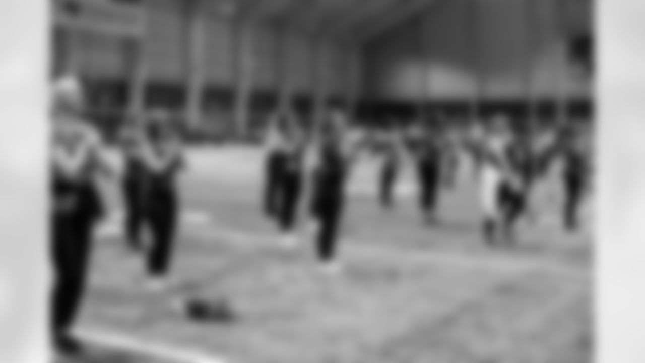 TAMPA, FL - November 19, 2025 - Tampa Bay Buccaneers Cheerleaders and Alumni during Field Rehearsal at AdventHealth Training Center. Photo By Tori Richman/Tampa Bay Buccaneers