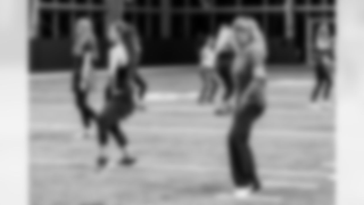 TAMPA, FL - November 19, 2025 - Tampa Bay Buccaneers Cheerleaders and Alumni during Field Rehearsal at AdventHealth Training Center. Photo By Tori Richman/Tampa Bay Buccaneers