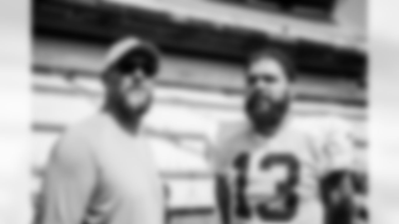 PITTSBURGH, PA - August 14, 2025 - Wide Receiver Mike Evans #13 of the Tampa Bay Buccaneers and Ben Roethlisberger during a joint practice with the Pittsburgh Steelers at Acrisure Stadium. Photo By Tori Richman/Tampa Bay Buccaneers