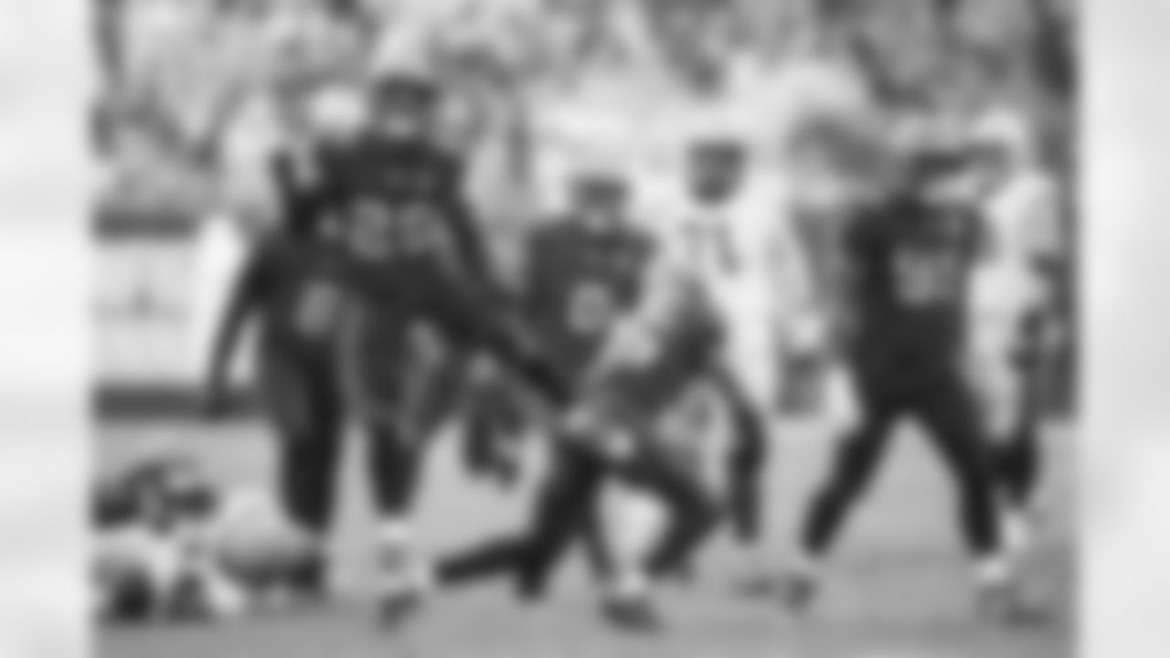 TAMPA, FL - December 07, 2025 - The Tampa Bay Buccaneers and New Orleans Saints play a regular season game at Raymond James Stadium. The Bucs lost the game, 24-20. Photo By Kyle Zedaker/Tampa Bay Buccaneers