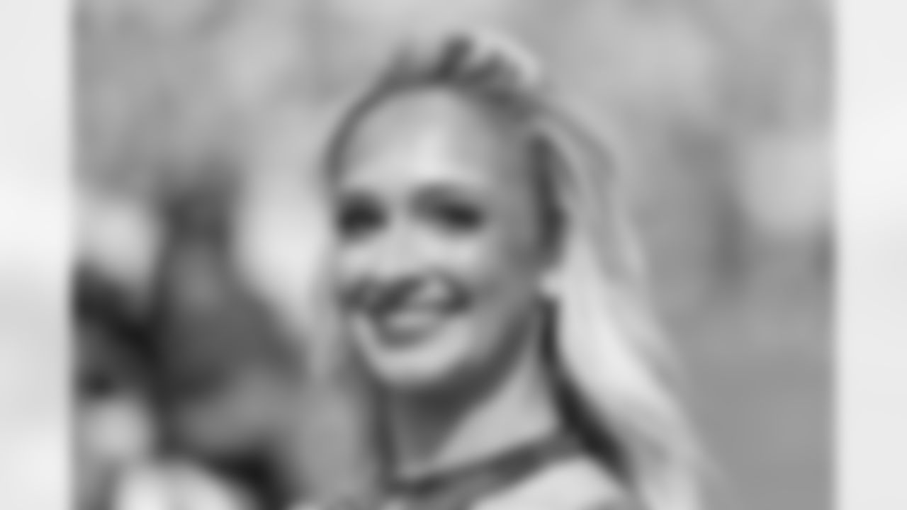 TAMPA, FL - November 09, 2025 - Tampa Bay Buccaneers Cheerleaders during the game between the New England Patriots and Tampa Bay Buccaneers. The Bucs lost the game, 28-23. Photo By Doug DeFelice/Tampa Bay Buccaneers