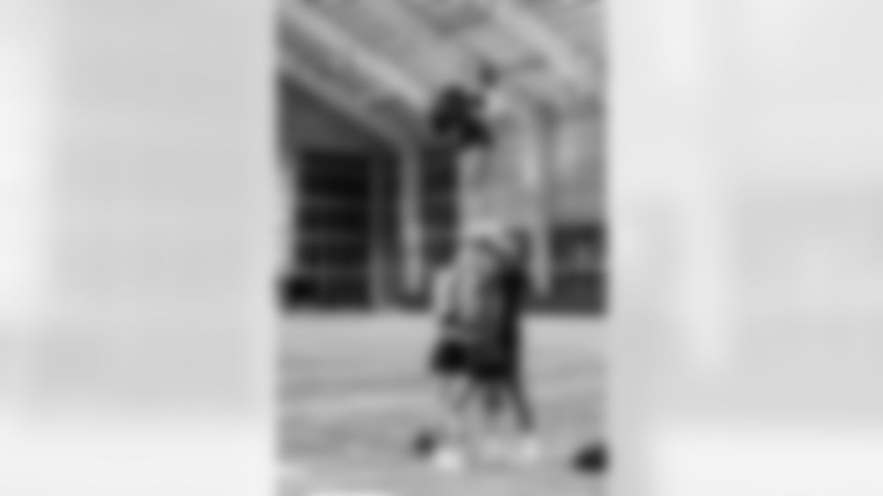 TAMPA, FL - November 20, 2025 - Tampa Bay Buccaneers Cheerleaders during Field Rehearsal at AdventHealth Training Center. Photo By Tori Richman/Tampa Bay Buccaneers