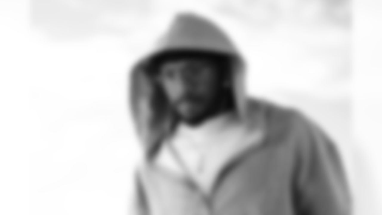 TAMPA, FL - November 22, 2025 - Inside Linebacker SirVocea Dennis #8 of the Tampa Bay Buccaneers departs before the game against the Los Angeles Rams. Photo By Tori Richman/Tampa Bay Buccaneers