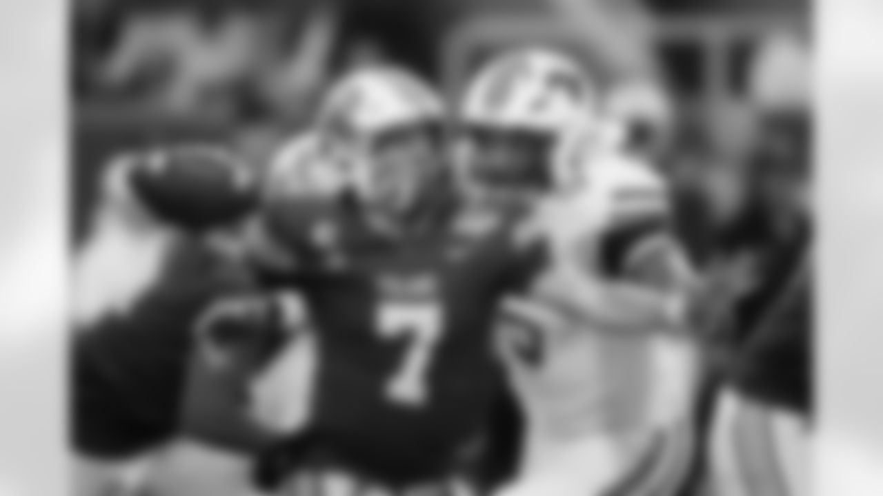 SMU defensive end Elijah Roberts (5) pressures Tulane quarterback Michael Pratt (7) during the first half of the American Athletic Conference championship NCAA college football game, Saturday, Dec. 2, 2023, in New Orleans. (AP Photo/Gerald Herbert)