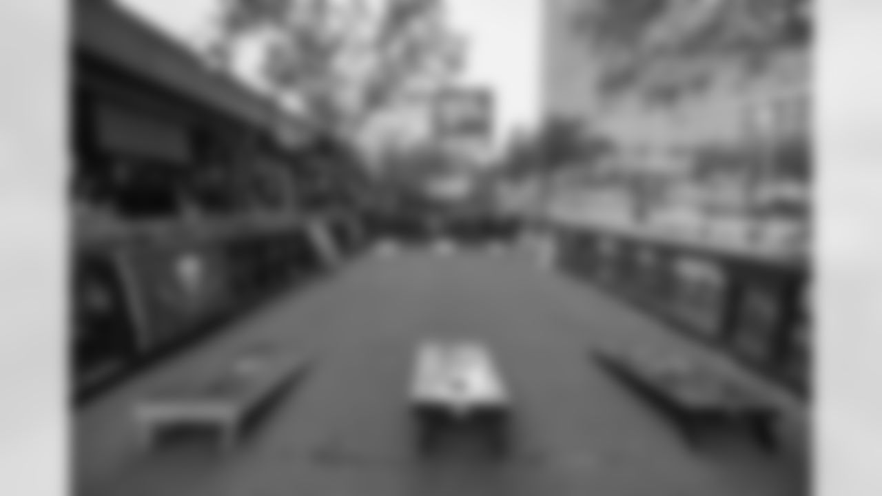 ST. PETERSBURG, FL - November 13, 2025 - "Bucs Run" Raise The Flags event with Pinellas Run Club at Park & Rec in St. Petersburg. Photo By Doug DeFelice/Tampa Bay Buccaneers