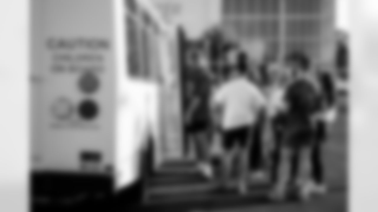 TAMPA, FL - November 25, 2025 - Guard Luke Haggard #72 of the Tampa Bay Buccaneers and volunteers during Turkey Time with the O-Line. Photo By Kyle Zedaker/Tampa Bay Buccaneers