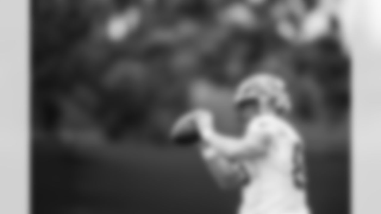 TAMPA, FL - November 06, 2025 - Tight End Cade Otton #88 of the Tampa Bay Buccaneers during practice at AdventHealth Training Center. Photo By Tori Richman/Tampa Bay Buccaneers