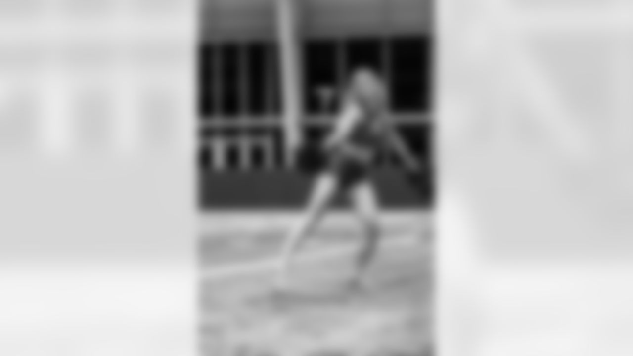 TAMPA, FL - January 02, 2026 - Tampa Bay Buccaneers Cheerleaders field rehearsal at AdventHealth Training Center. Photo By Tori Richman/Tampa Bay Buccaneers