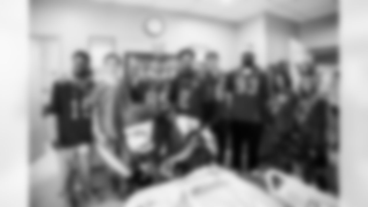 ST. PETERSBURG, FL - December 16, 2025 - Rookie Club visit to Johns Hopkins All Children's Hospital. Photo By Tori Richman/Tampa Bay Buccaneers