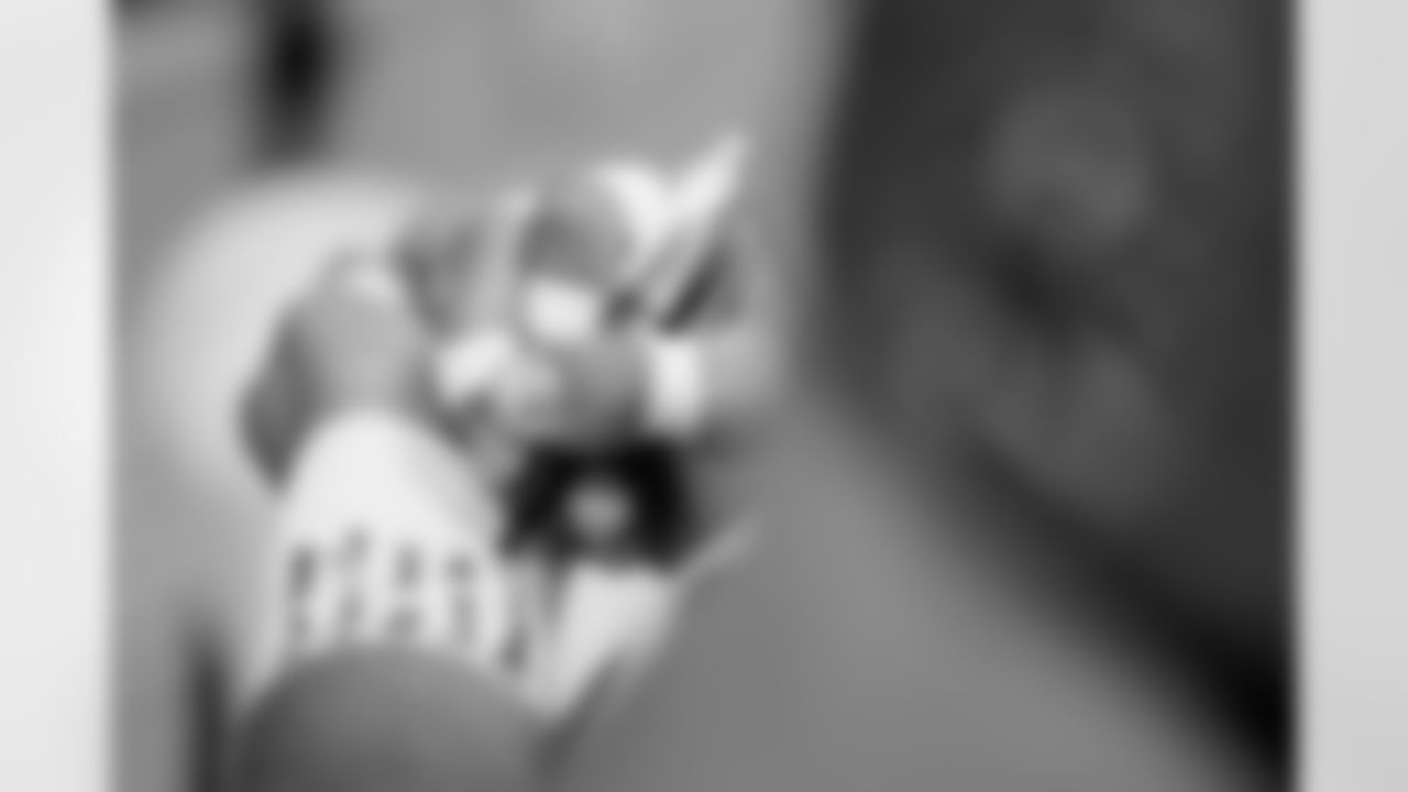 INGLEWOOD, CA - November 23, 2025 - Tight End Cade Otton #88 of the Tampa Bay Buccaneers before the game between the Tampa Bay Buccaneers and Los Angeles Rams. The Bucs lost the game, 34-7. Photo By Kyle Zedaker/Tampa Bay Buccaneers