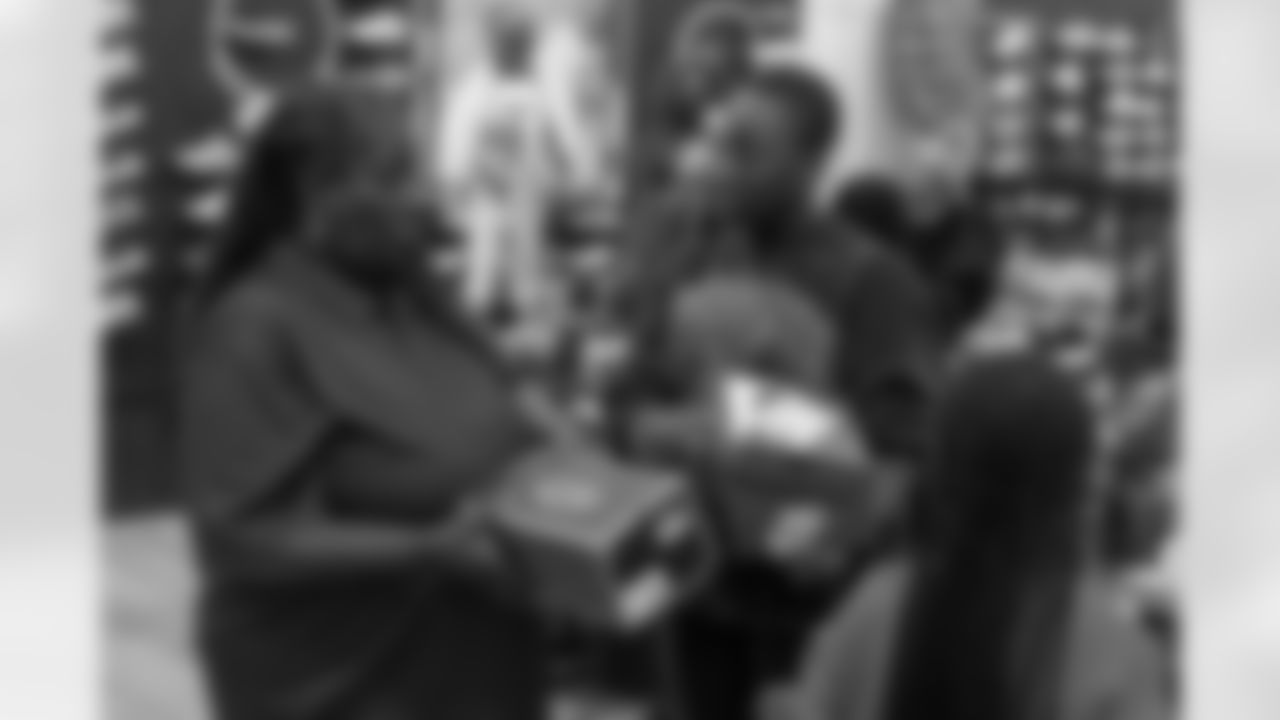 TAMPA, FL - December 16, 2025 - Antoine Winfield Jr. Holiday Shopping Spree at Dick's House of Sport International Plaza. Photo By Mike Carlson/Tampa Bay Buccaneers