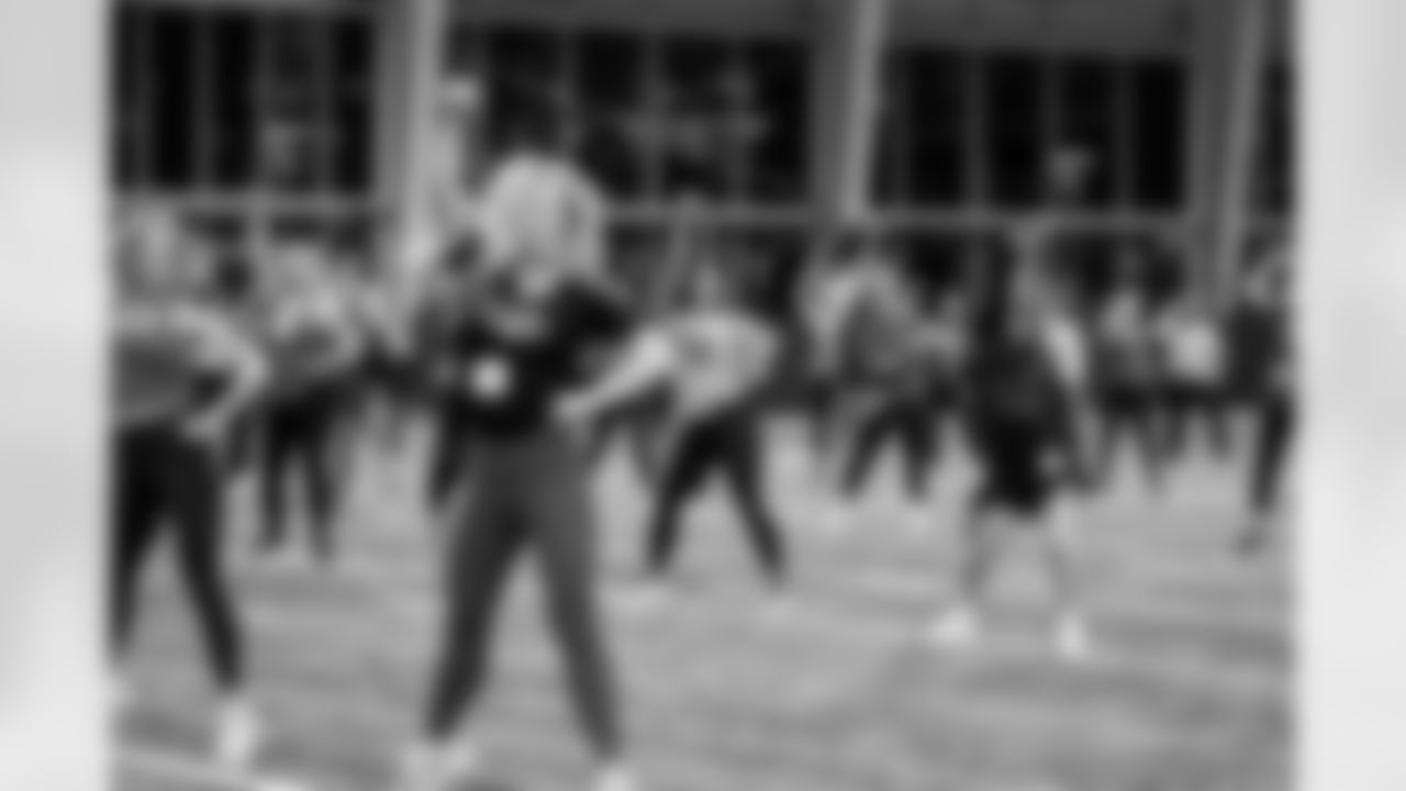 TAMPA, FL - November 19, 2025 - Tampa Bay Buccaneers Cheerleaders and Alumni during Field Rehearsal at AdventHealth Training Center. Photo By Tori Richman/Tampa Bay Buccaneers