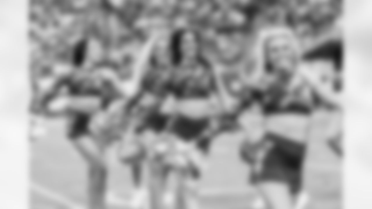 TAMPA, FL - November 09, 2025 - Tampa Bay Buccaneers Cheerleaders during the game between the New England Patriots and Tampa Bay Buccaneers. The Bucs lost the game, 28-23. Photo By Tori Richman/Tampa Bay Buccaneers