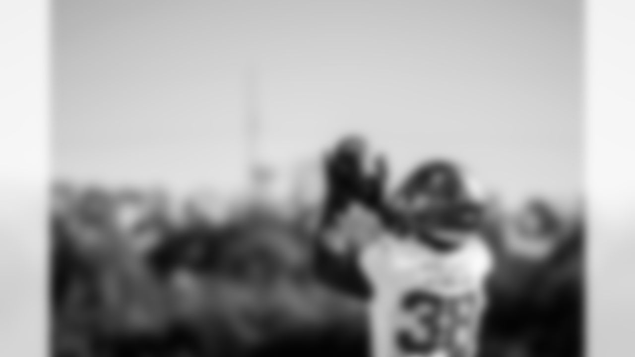 TAMPA, FL - December 31, 2025 - Week 18 Practice at AdventHealth Training Center. Photo By Tori Richman/Tampa Bay Buccaneers