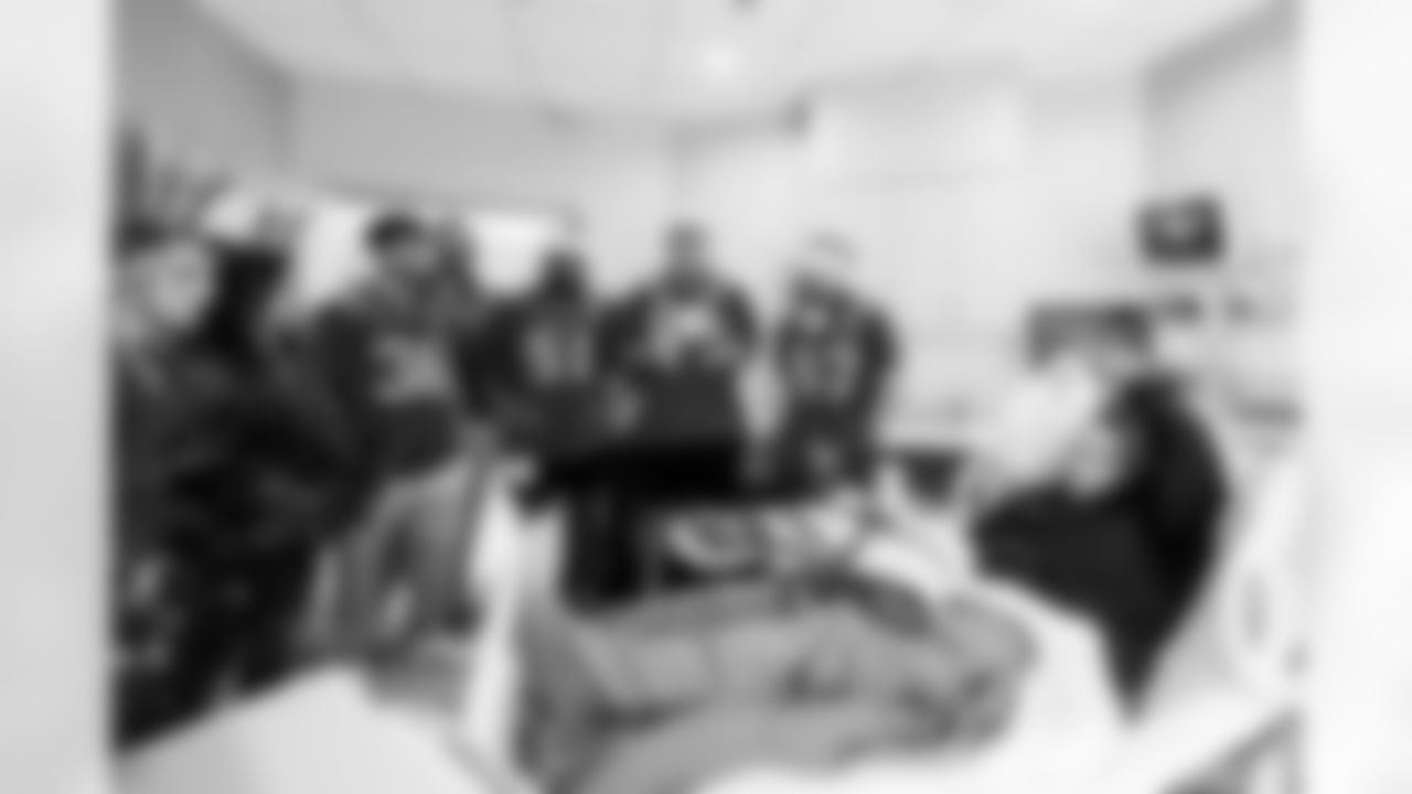 ST. PETERSBURG, FL - December 16, 2025 - Rookie Club visit to Johns Hopkins All Children's Hospital. Photo By Tori Richman/Tampa Bay Buccaneers