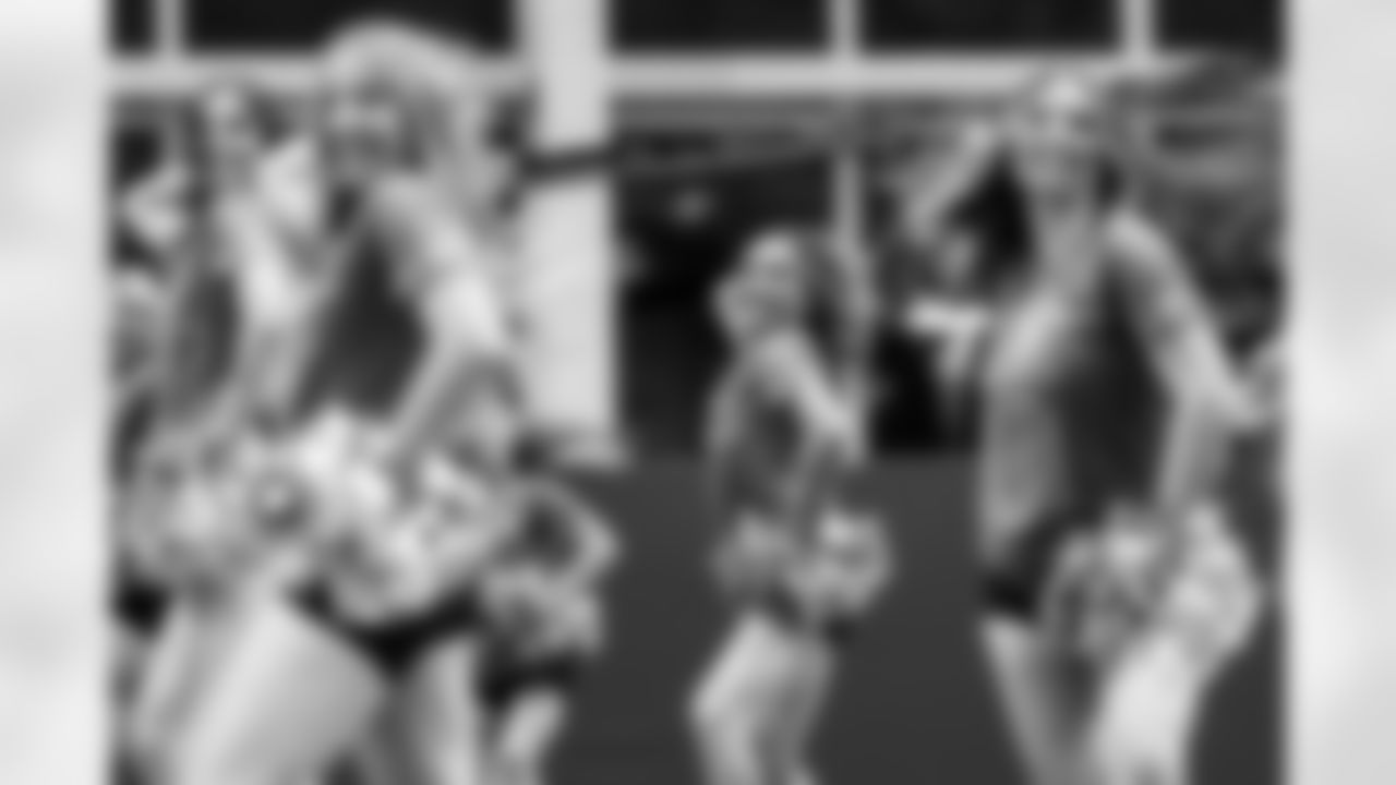 TAMPA, FL - November 06, 2025 - Tampa Bay Buccaneers Cheerleaders during Field Rehearsal at AdventHealth Training Center. Photo By Tori Richman/Tampa Bay Buccaneers