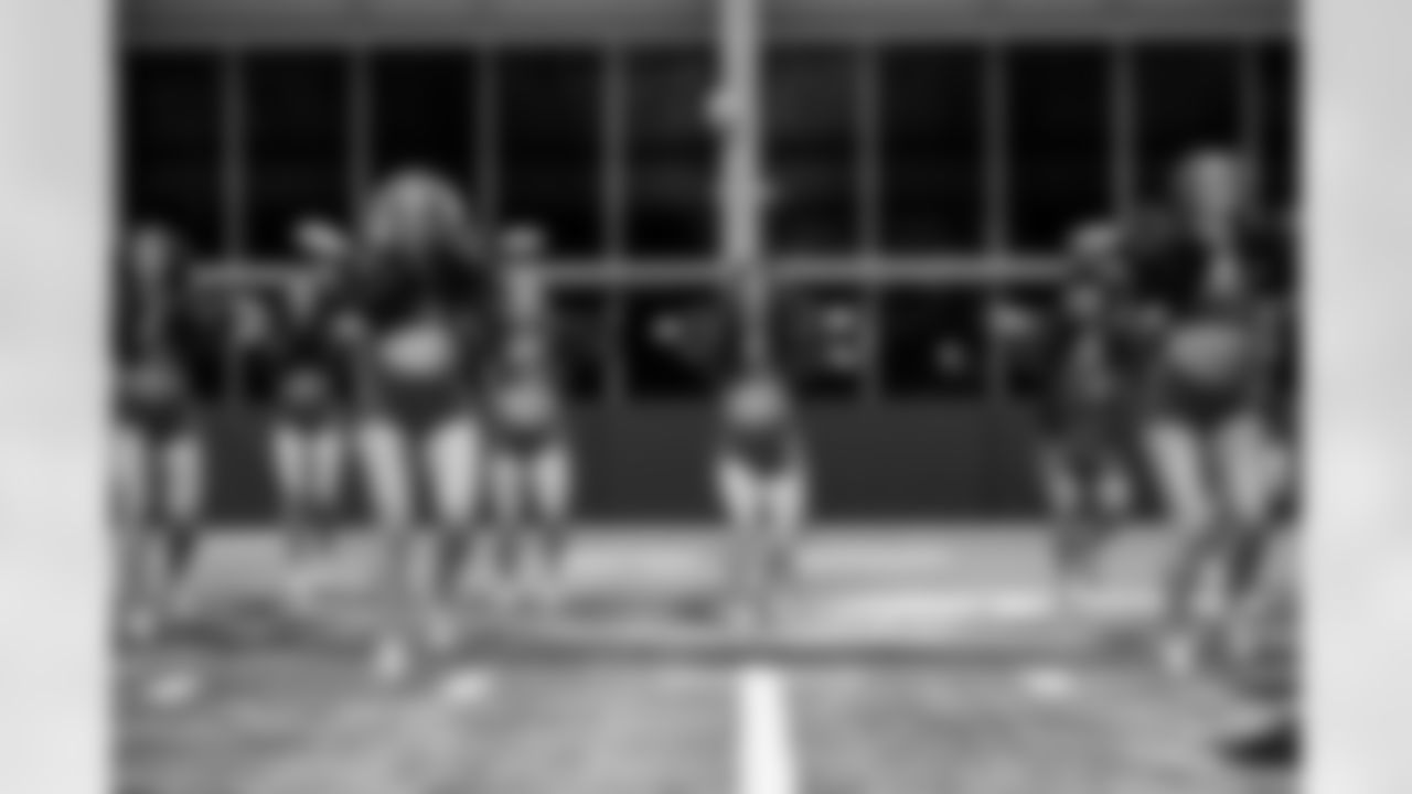 TAMPA, FL - January 02, 2026 - Tampa Bay Buccaneers Cheerleaders field rehearsal at AdventHealth Training Center. Photo By Tori Richman/Tampa Bay Buccaneers