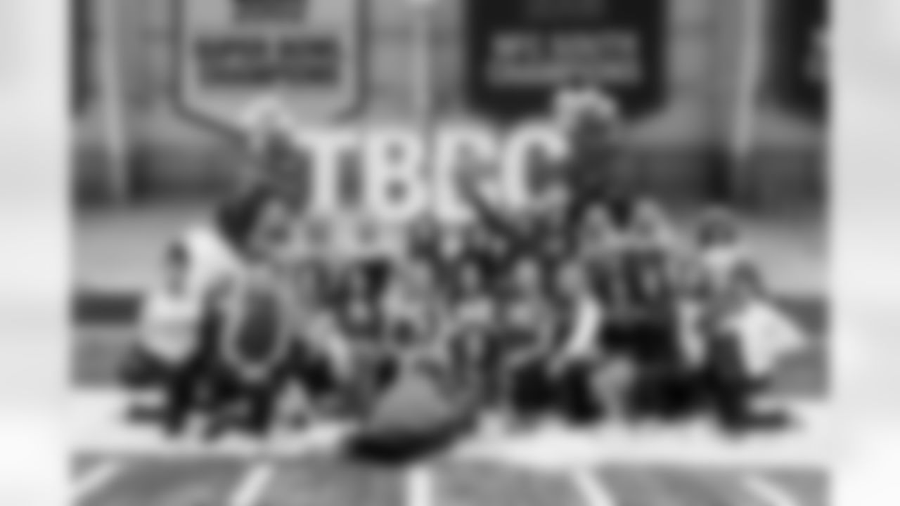 TAMPA, FL - November 19, 2025 - Tampa Bay Buccaneers Cheerleaders and Alumni during Field Rehearsal at AdventHealth Training Center. Photo By Tori Richman/Tampa Bay Buccaneers