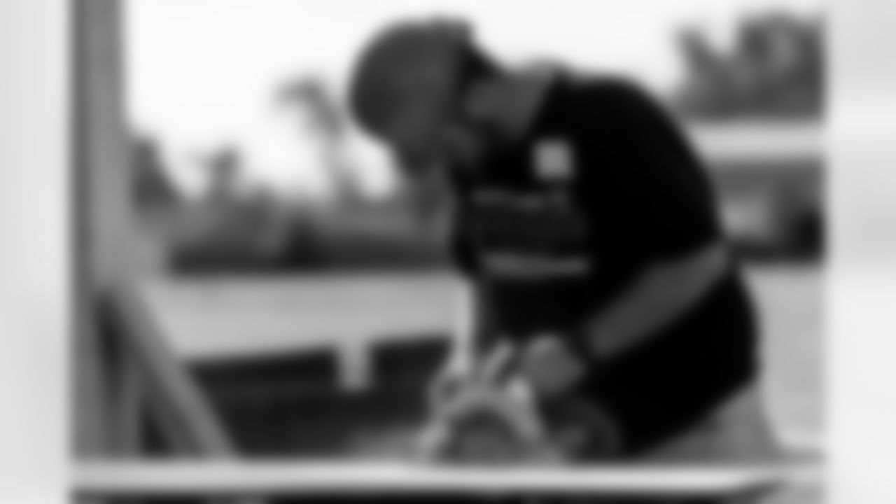 TAMPA, FL - November 18, 2025 - Volunteers during a home build with Habitat for Humanity of Tampa Bay Hillsborough. Photo By Doug DeFelice/Tampa Bay Buccaneers