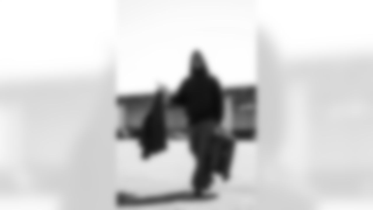 TAMPA, FL - November 15, 2025 - Linebacker Deion Jones #45 of the Tampa Bay Buccaneersn departs before the Bucs' game against the Buffalo Bills. Photo By Tori Richman/Tampa Bay Buccaneers