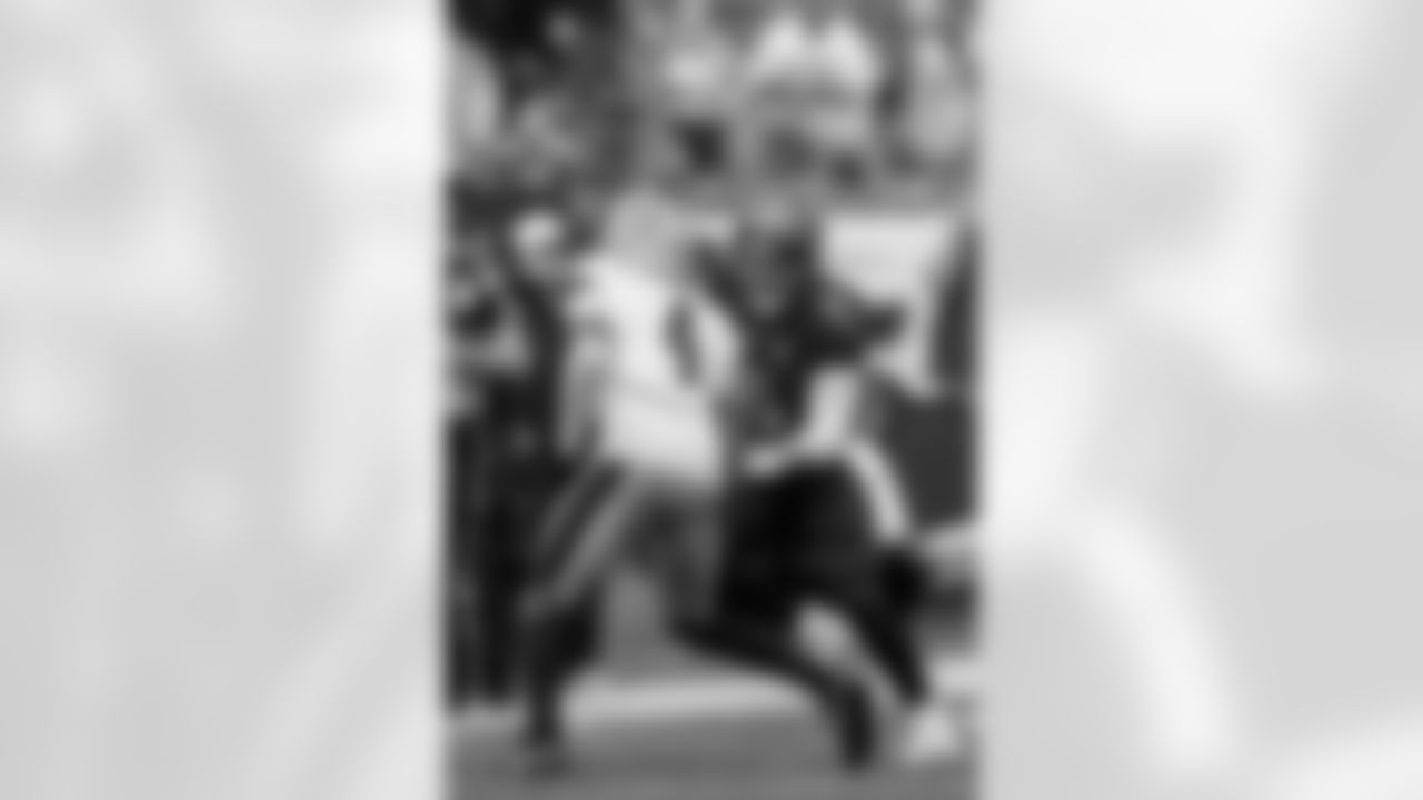 TAMPA, FL - December 07, 2025 - The Tampa Bay Buccaneers and New Orleans Saints during a regular season game at Raymond James Stadium. The Bucs lost the game, 24-20. Photo By Tori Richman/Tampa Bay Buccaneers