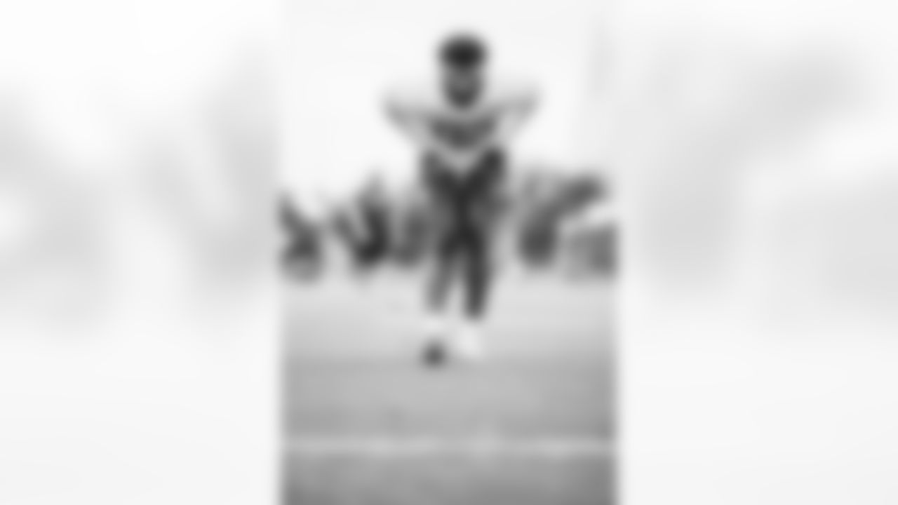 TAMPA, FL - November 06, 2025 - Tight End Devin Culp #82 of the Tampa Bay Buccaneers during practice at AdventHealth Training Center. Photo By Tori Richman/Tampa Bay Buccaneers