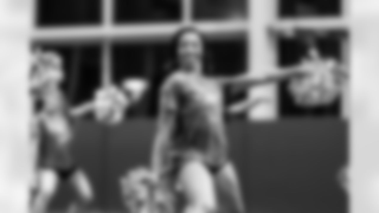 TAMPA, FL - November 06, 2025 - Tampa Bay Buccaneers Cheerleaders during Field Rehearsal at AdventHealth Training Center. Photo By Tori Richman/Tampa Bay Buccaneers