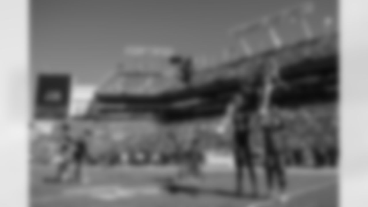 TAMPA, FL - November 30, 2025 - Tampa Bay Buccaneers Cheerleaders during the game between the Arizona Cardinals and Tampa Bay Buccaneers. The Bucs won the game, 20-17. Photo By Doug DeFelice/Tampa Bay Buccaneers