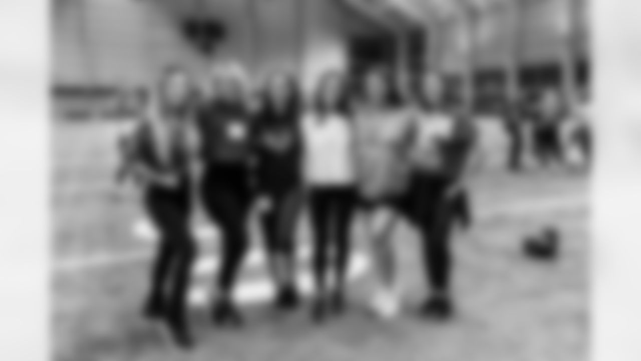 TAMPA, FL - November 19, 2025 - Tampa Bay Buccaneers Cheerleaders and Alumni during Field Rehearsal at AdventHealth Training Center. Photo By Tori Richman/Tampa Bay Buccaneers