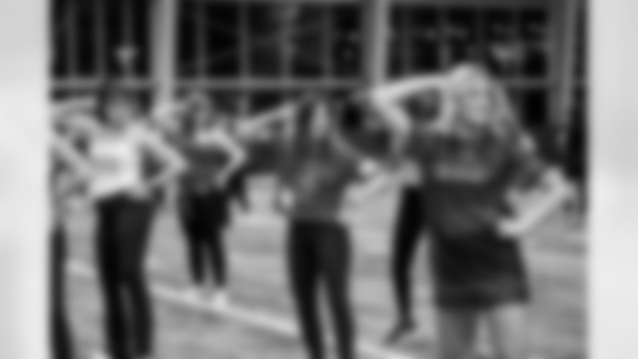 TAMPA, FL - November 19, 2025 - Tampa Bay Buccaneers Cheerleaders and Alumni during Field Rehearsal at AdventHealth Training Center. Photo By Tori Richman/Tampa Bay Buccaneers