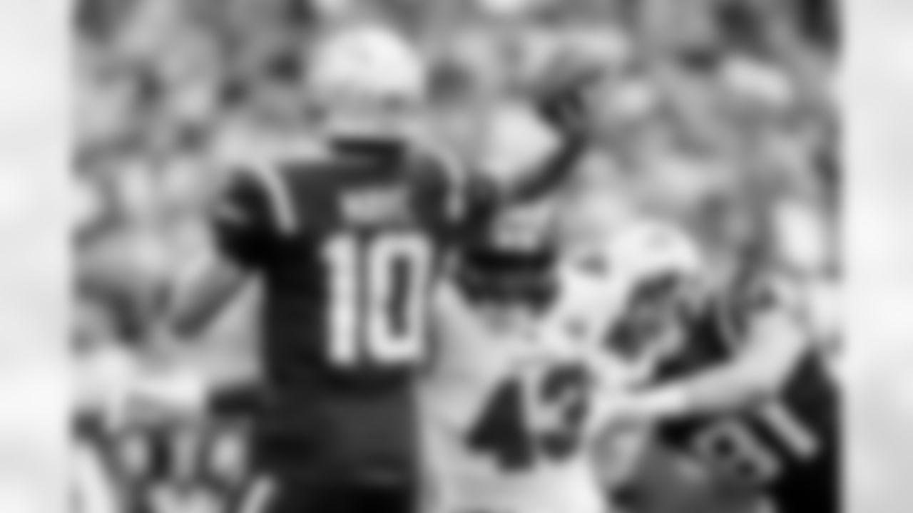 TAMPA, FL - November 09, 2025 - Outside Linebacker Chris Braswell #43 of the Tampa Bay Buccaneers during the game between the New England Patriots and Tampa Bay Buccaneers. The Bucs lost the game, 28-23. Photo By Kyle Zedaker/Tampa Bay Buccaneers