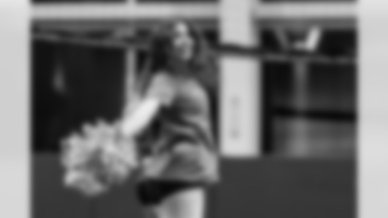 TAMPA, FL - November 06, 2025 - Tampa Bay Buccaneers Cheerleaders during Field Rehearsal at AdventHealth Training Center. Photo By Tori Richman/Tampa Bay Buccaneers