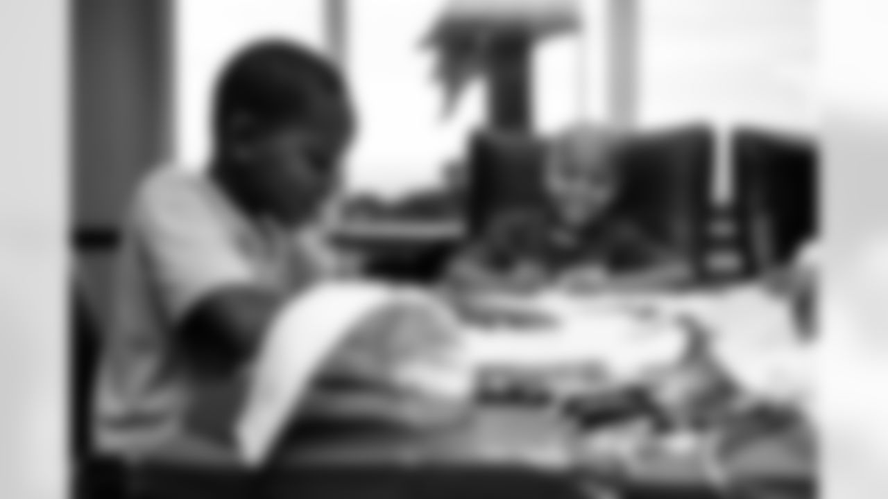 TAMPA, FL - November 19, 2025 - A visit with Triumph Together Cancer Warriors. Photo By Kyle Zedaker/Tampa Bay Buccaneers