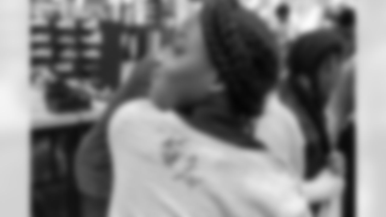 TAMPA, FL - December 16, 2025 - Antoine Winfield Jr. Holiday Shopping Spree at Dick's House of Sport International Plaza. Photo By Mike Carlson/Tampa Bay Buccaneers